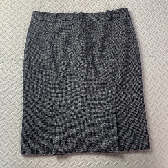 Tevrow & Chase Grey Wool Skirt - Picture 5 of 9